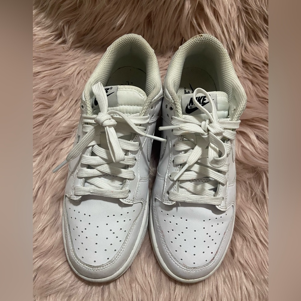 Wmns dunk low triple white